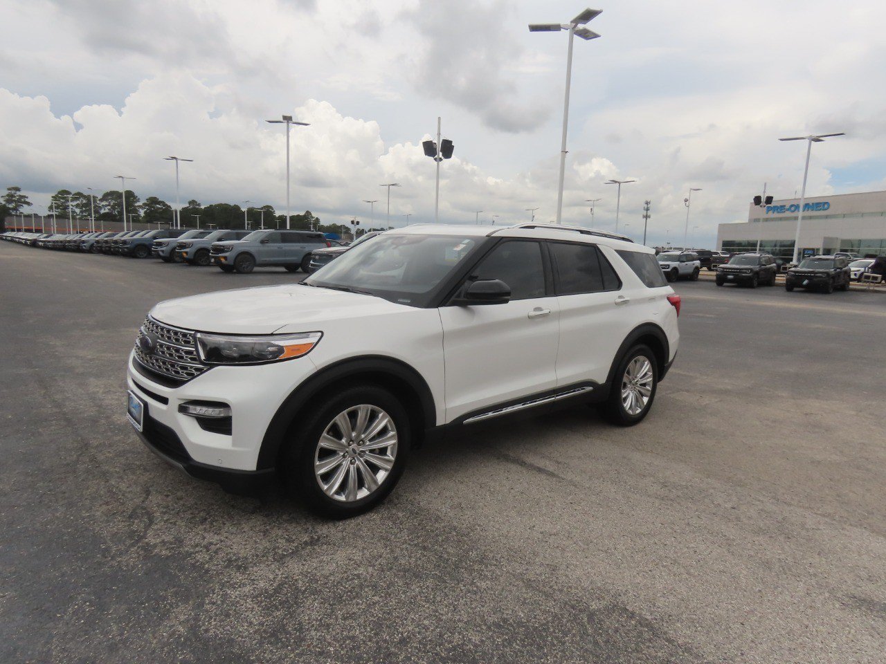 Certified 2024 Ford Explorer Limited w/ Limited Technology Package RWD image 2