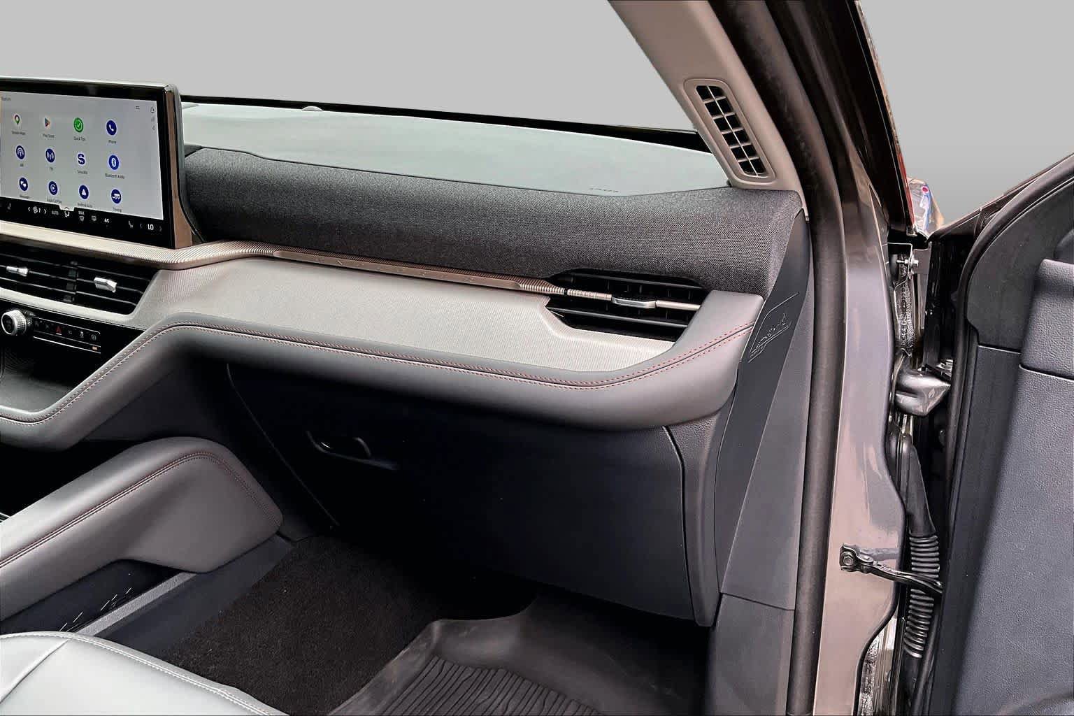 Certified 2025 Ford Explorer Active w/ Active Comfort Package RWD image 19