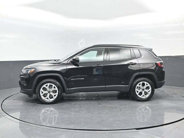 Used 2025 Jeep Compass Latitude AWD/4WD image 4