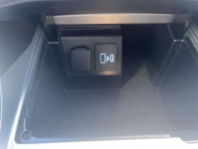 Certified 2022 Ford Explorer Platinum w/ Equipment Group 601A image 18