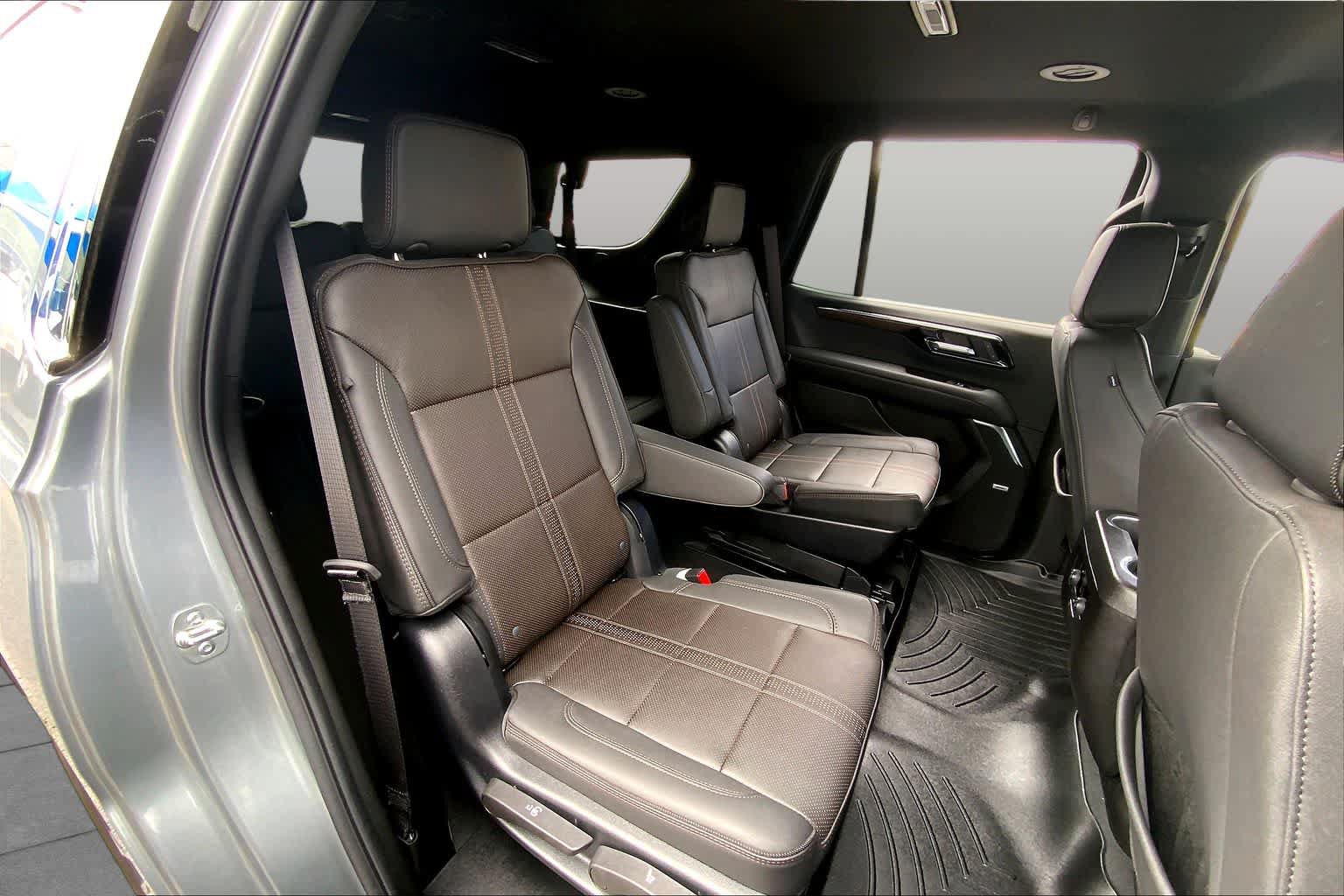 Used 2025 Chevrolet Tahoe High Country AWD/4WD image 38