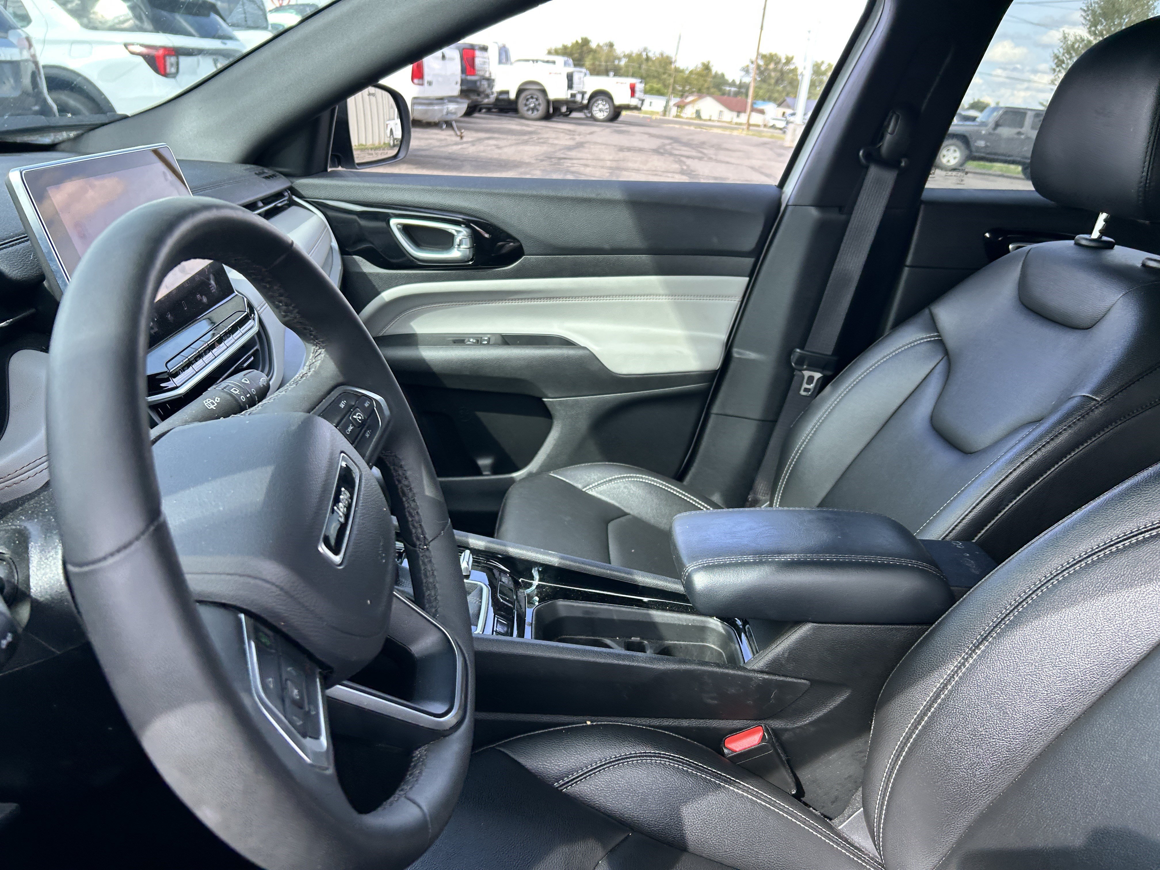 Used 2025 Jeep Compass Limited AWD/4WD image 10