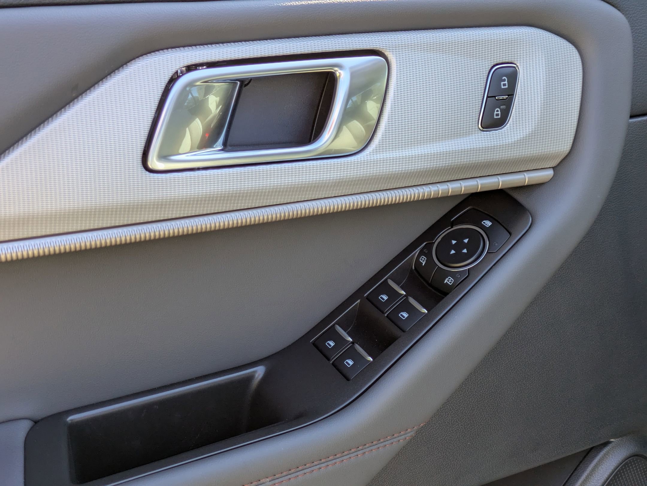 Certified 2025 Ford Explorer Active RWD image 13