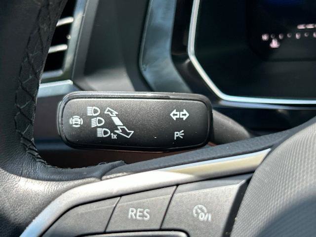 Used 2023 Volkswagen Jetta SE w/ Panoramic Sunroof Package FWD image 31