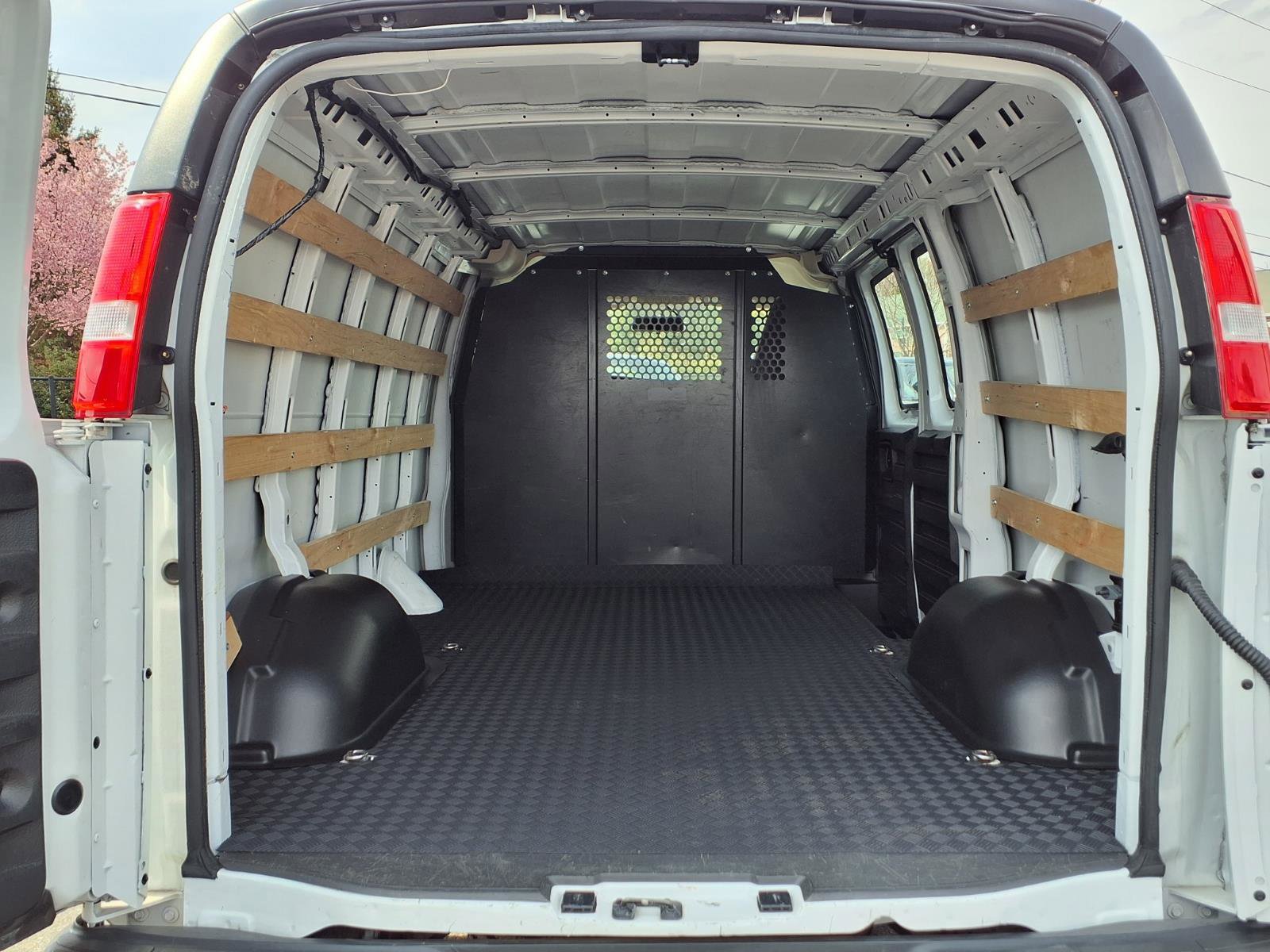 Used 2024 GMC Savana 2500 w/ Driver Convenience Package image 15