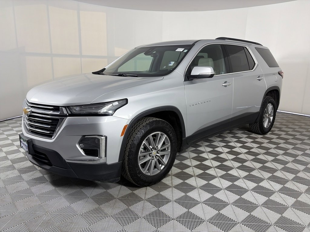 Used 2022 Chevrolet Traverse LT image 3