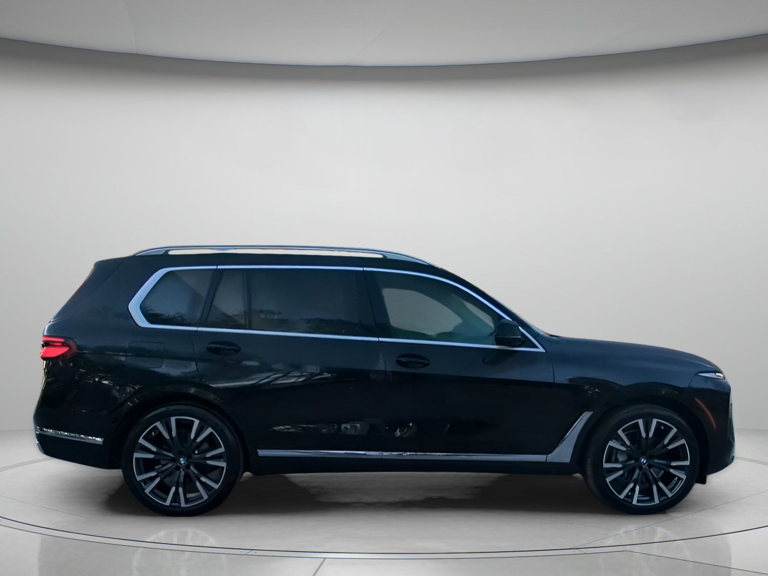 Used 2025 BMW X7 xDrive40i w/ Premium Package AWD/4WD image 32
