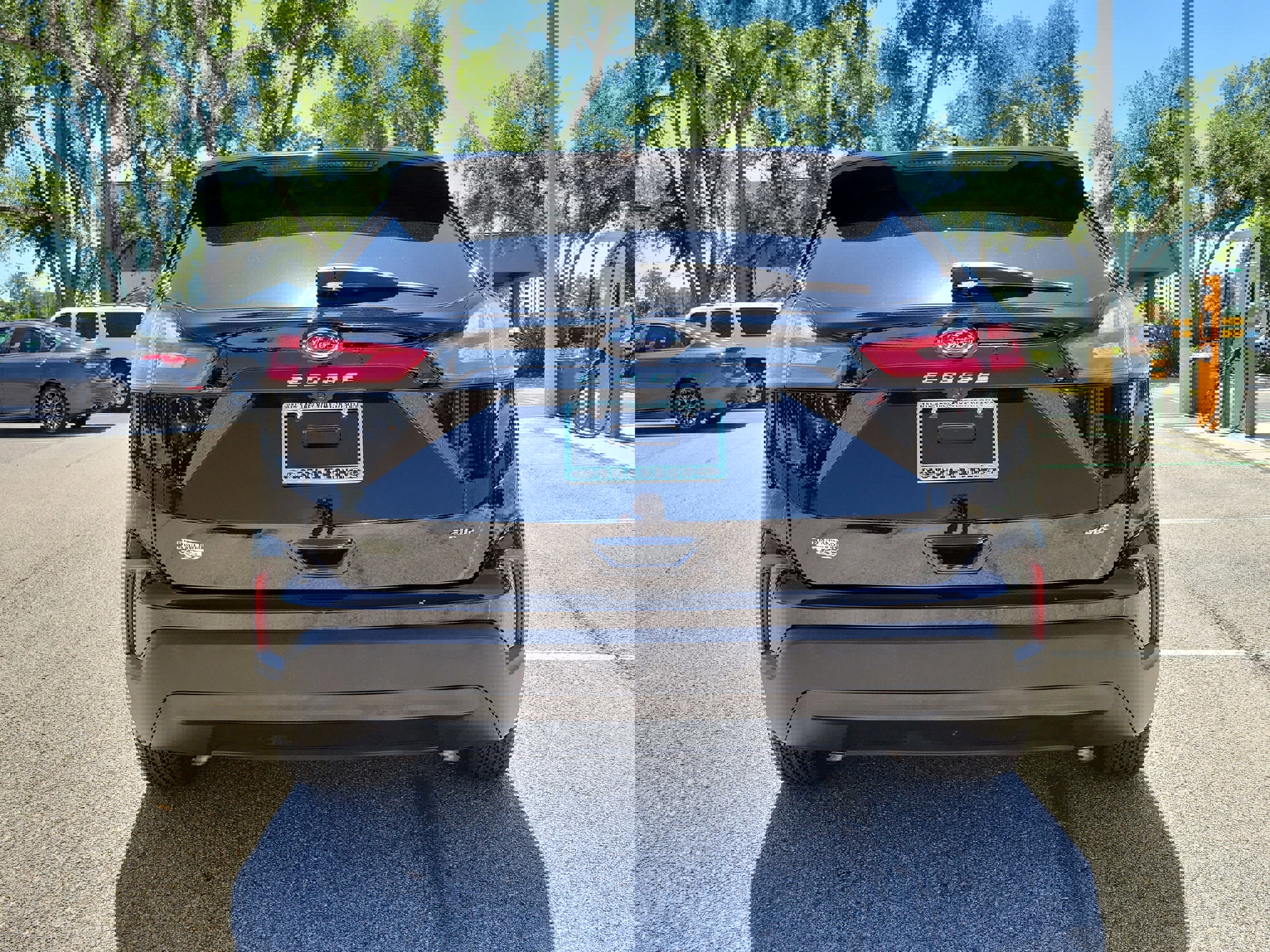 Certified 2024 Ford Edge SE image 3