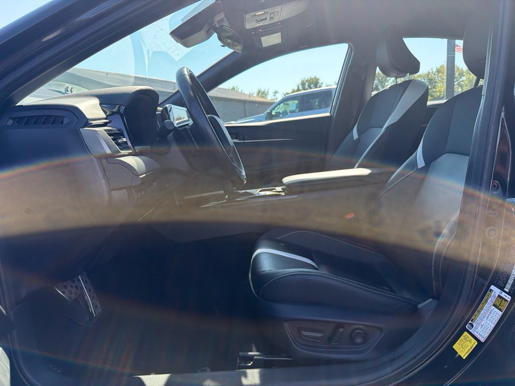 Used 2025 Toyota Camry SE FWD image 10