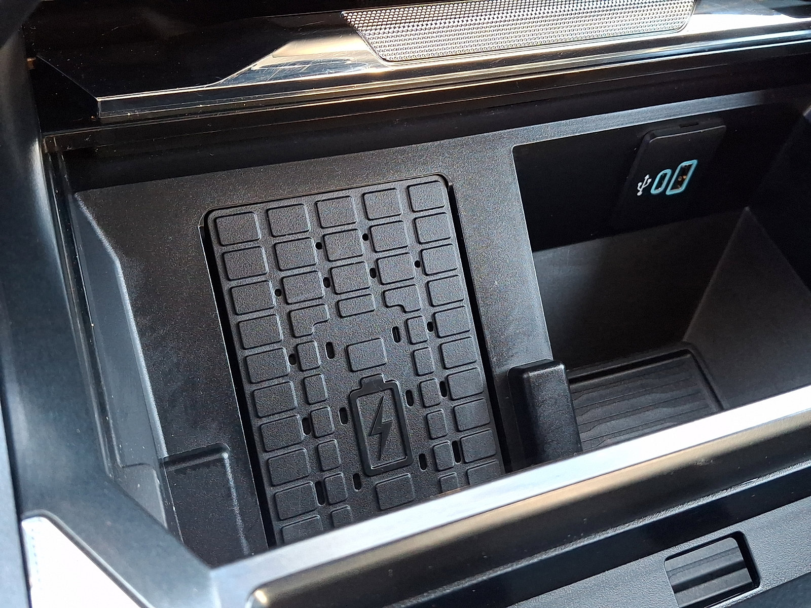 Certified 2024 Ford F350 Lariat w/ Chrome Package image 33