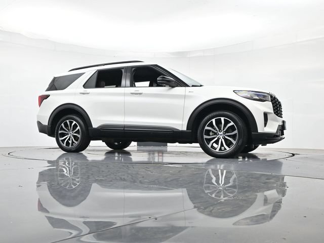 Certified 2025 Ford Explorer ST-Line AWD/4WD image 37