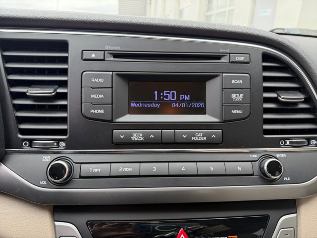 Used 2017 Hyundai Elantra SE image 29