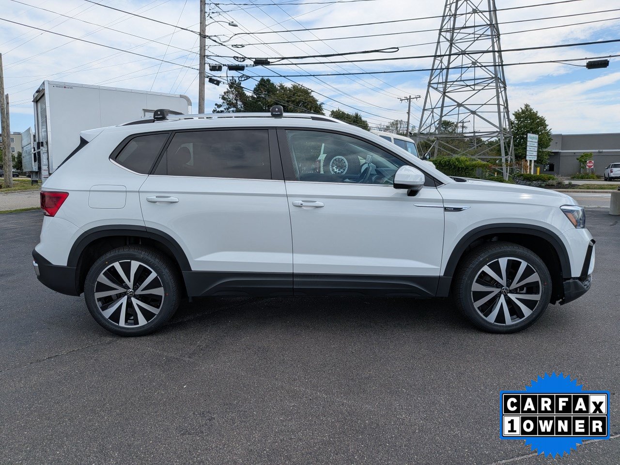 Used 2022 Volkswagen Taos SE FWD image 3