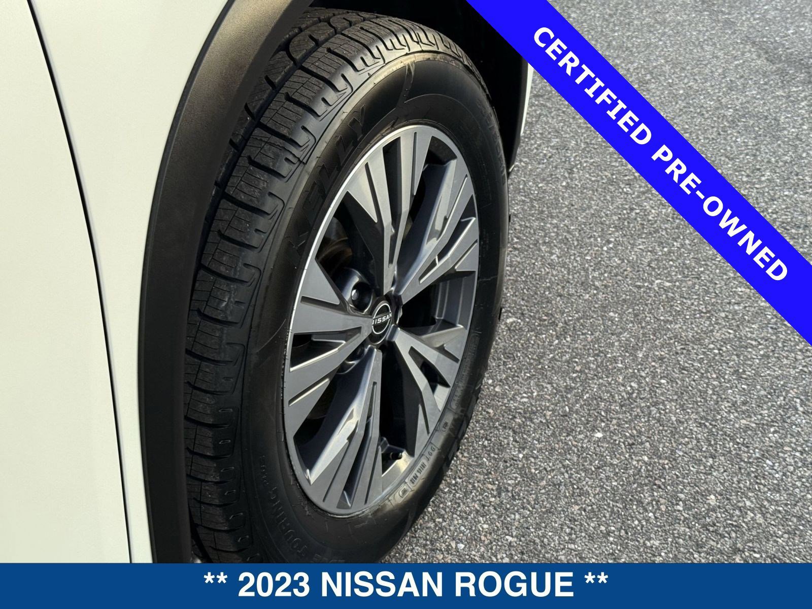 Used 2023 Nissan Rogue SV image 12