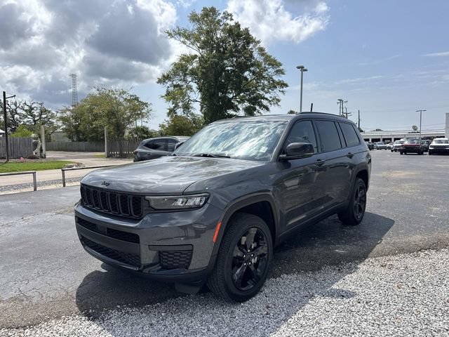 Used 2023 Jeep Grand Cherokee L Altitude AWD/4WD image 3