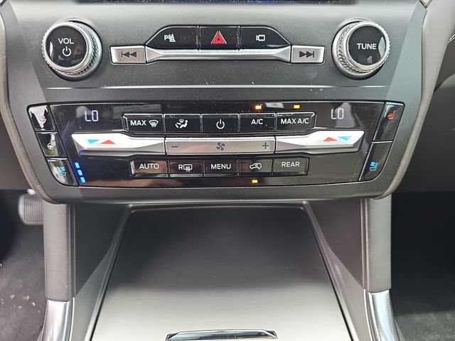 Certified 2020 Ford Explorer Platinum w/ Premium Technology Package AWD/4WD image 31