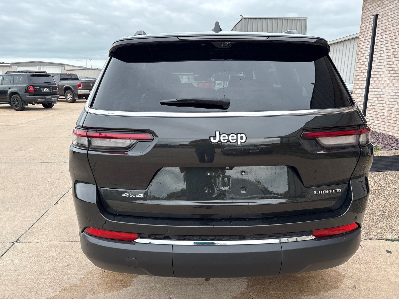 Used 2023 Jeep Grand Cherokee L Limited w/ Luxury Tech Group II AWD/4WD image 11