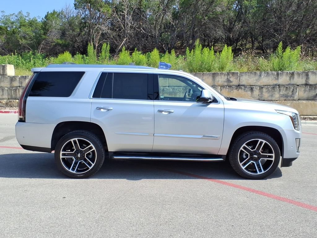 Used 2019 Cadillac Escalade Luxury RWD image 2