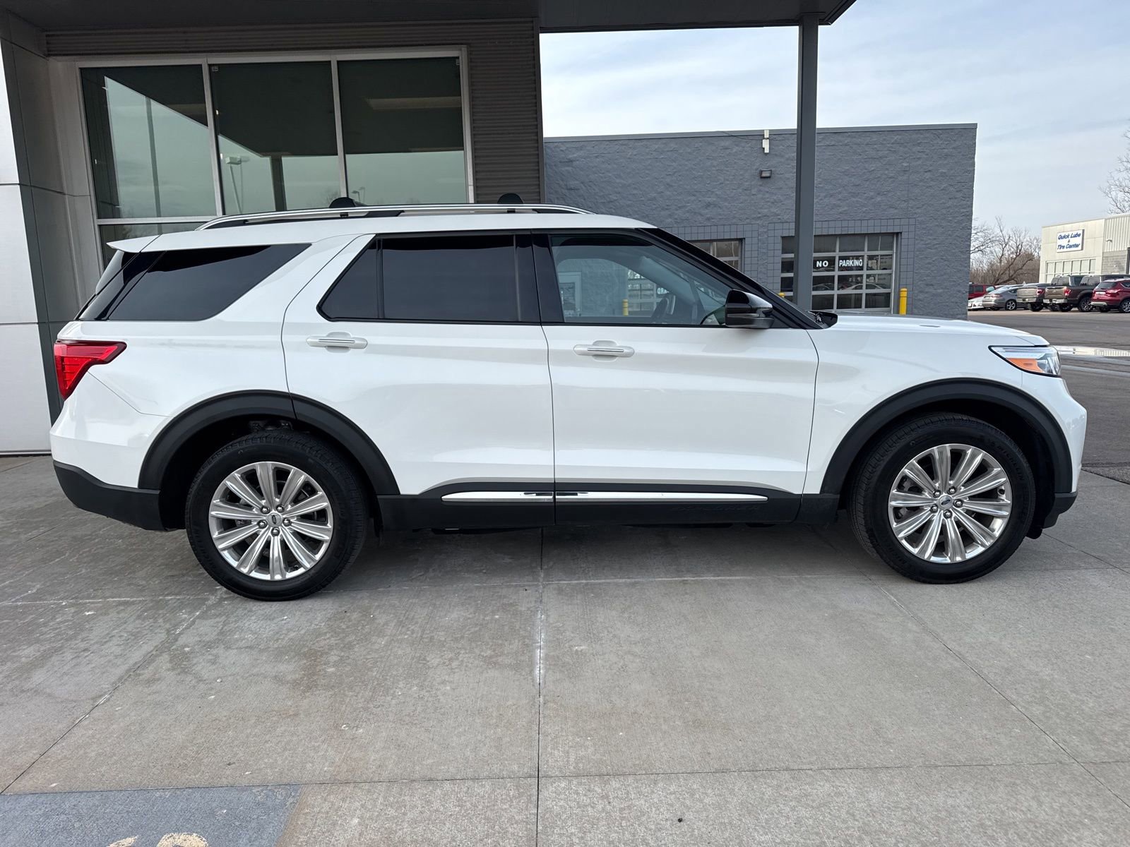 Certified 2023 Ford Explorer Limited w/ Limited Technology Package image 2