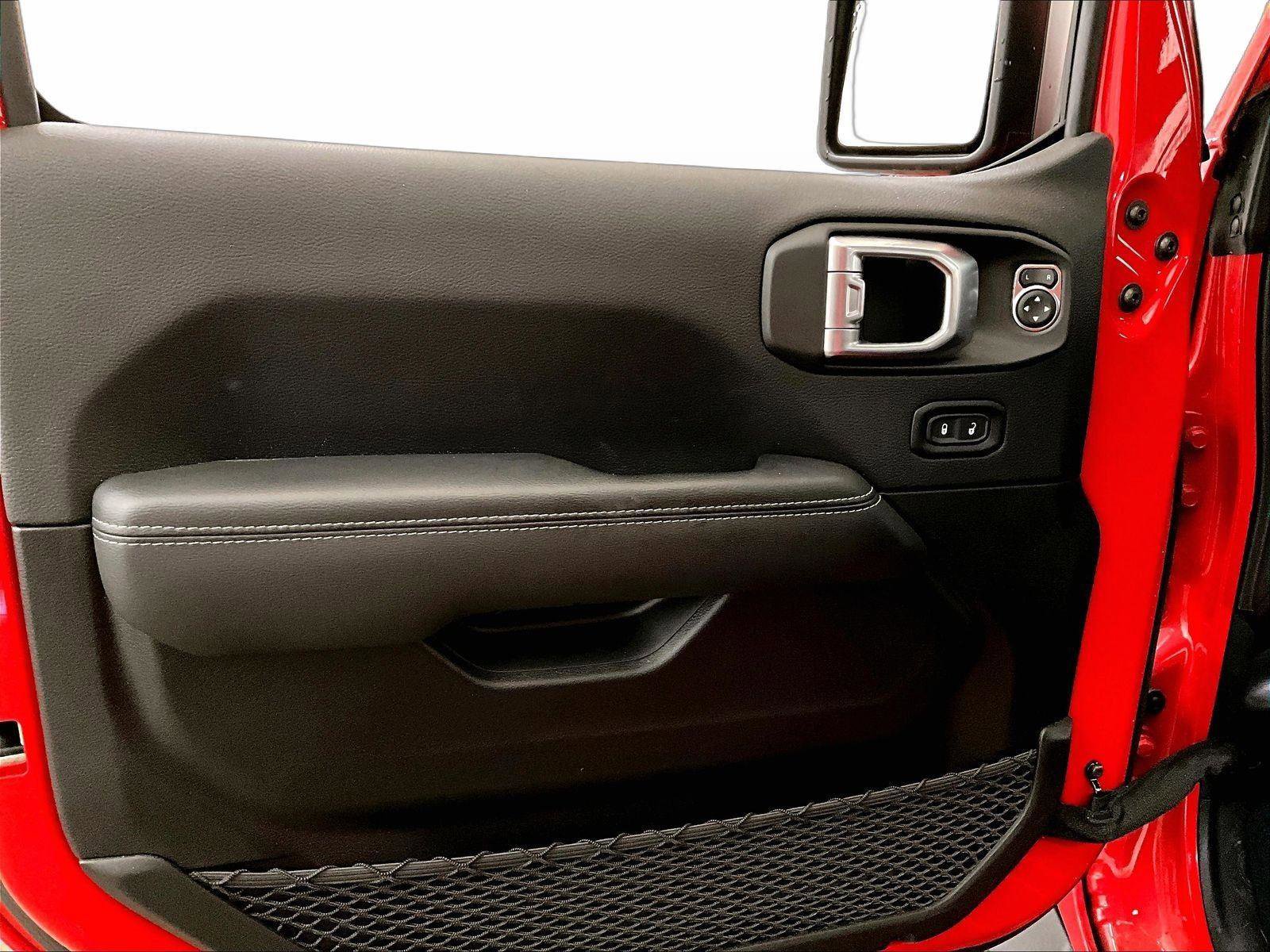 Used 2022 Jeep Wrangler Unlimited Sahara w/ LED Lighting Group AWD/4WD image 22