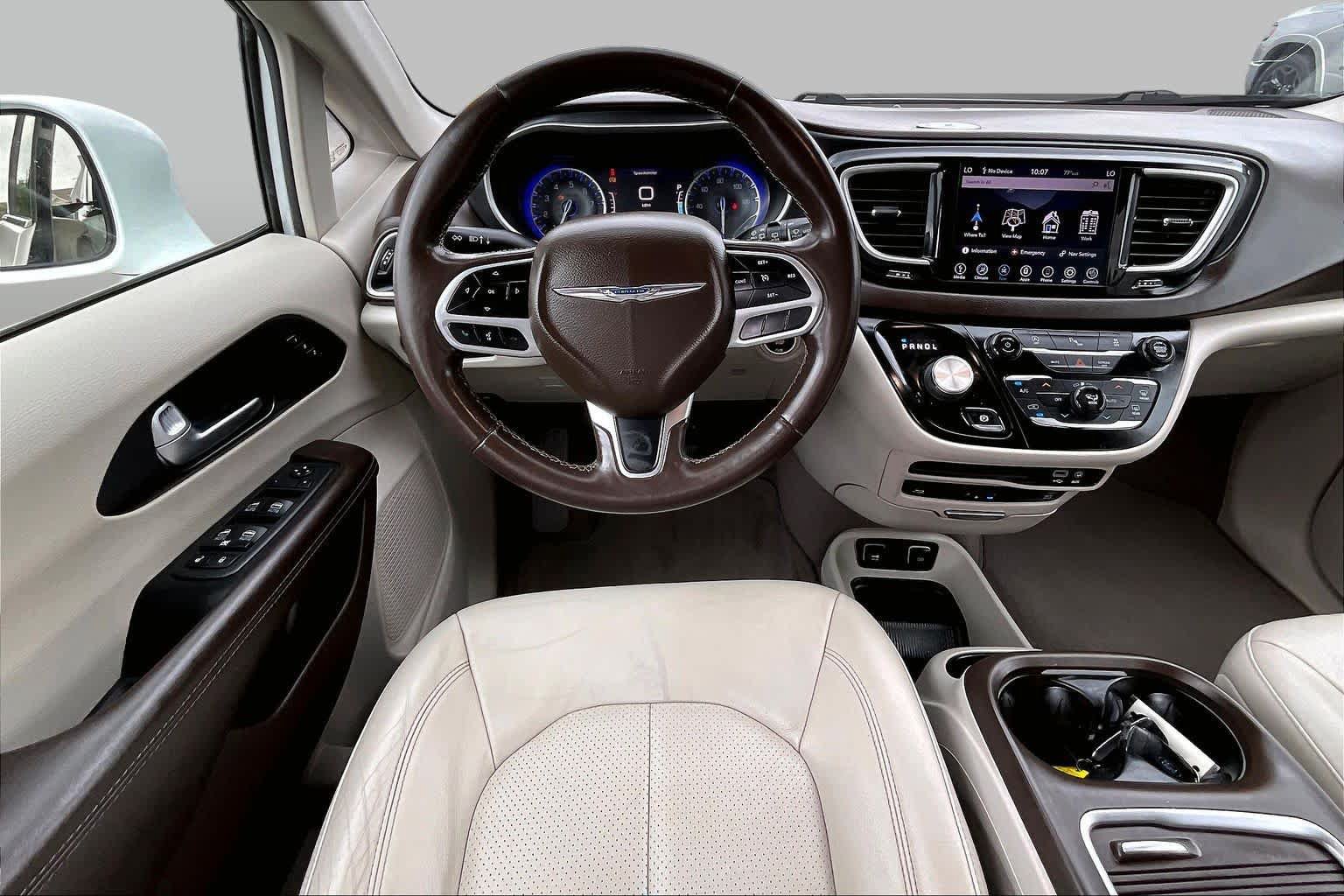 Used 2020 Chrysler Pacifica Touring-L Plus w/ Tire & Wheel Group FWD image 6