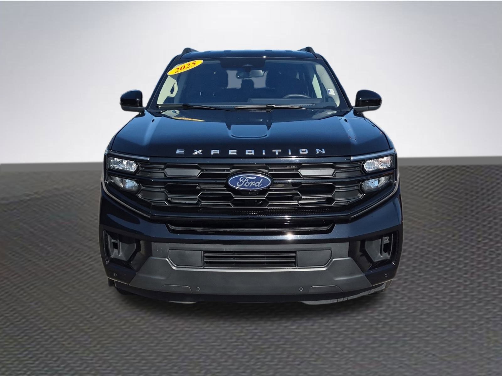 Certified 2025 Ford Expedition Active image 3