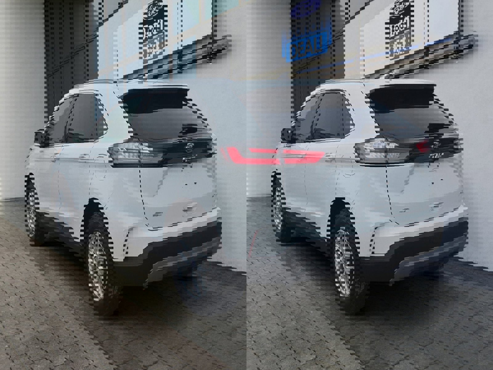 Certified 2022 Ford Edge SEL w/ Convenience Package image 3