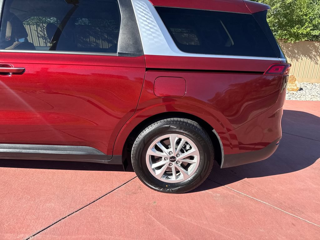 Used 2024 Kia Carnival LX FWD image 34