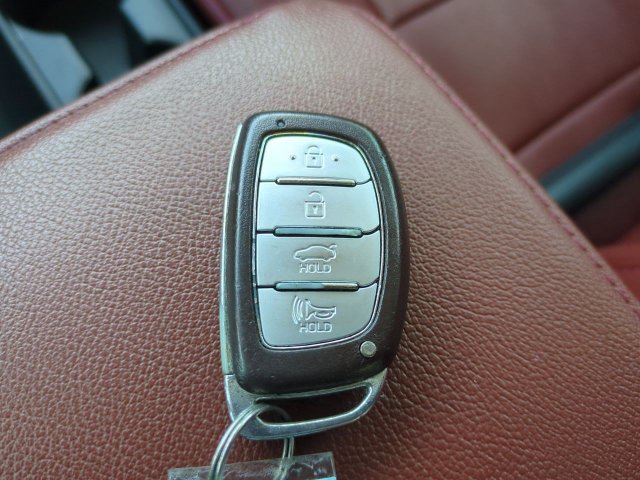 Used 2020 Hyundai Elantra Value Edition w/ Winter Weather Package FWD image 27