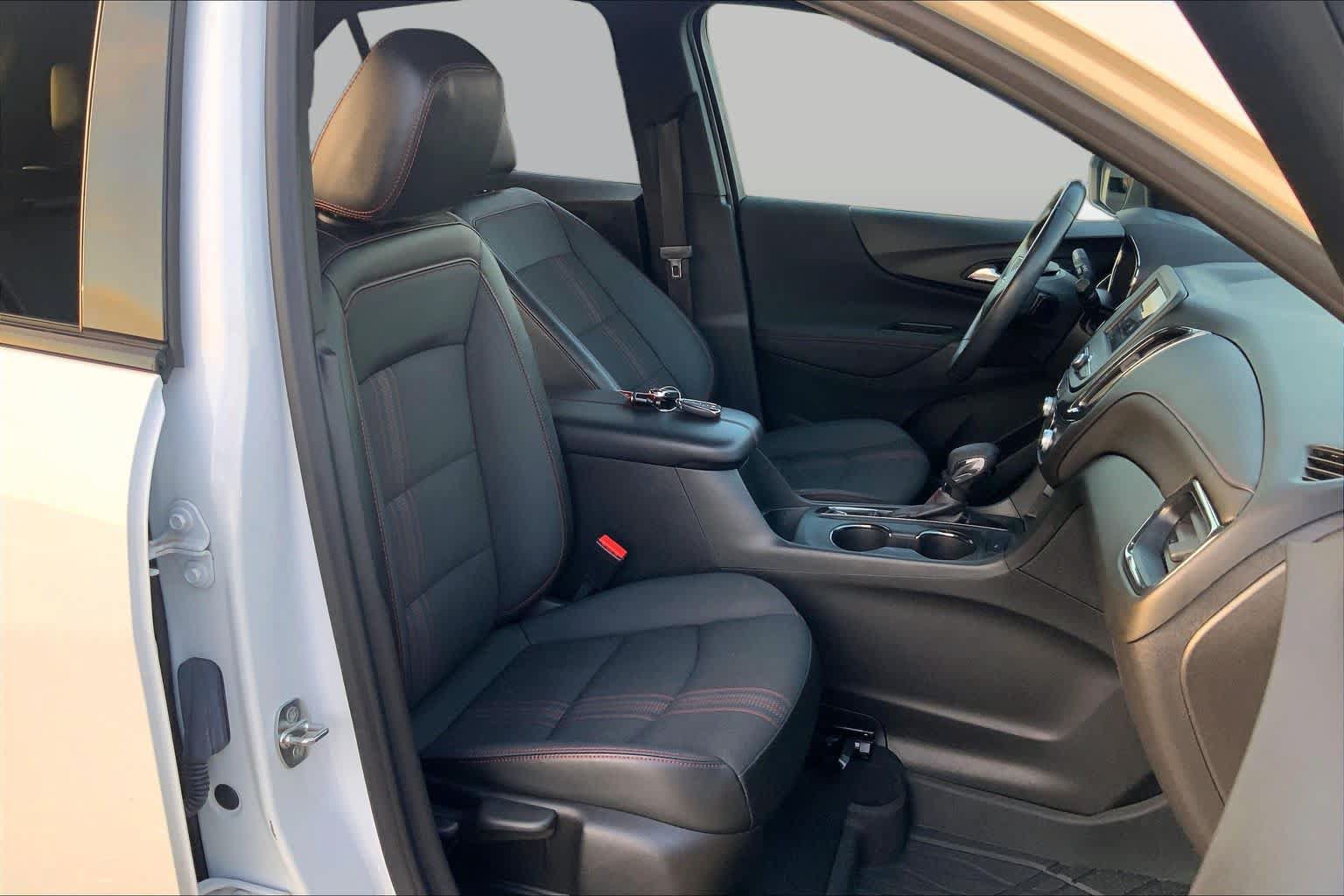 Used 2022 Chevrolet Equinox RS w/ LPO, Floor Liner Package FWD image 9