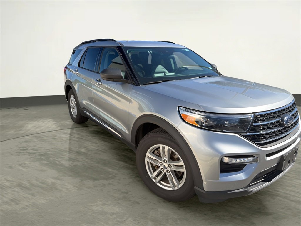 Certified 2024 Ford Explorer XLT w/ Equipment Group 202A image 4