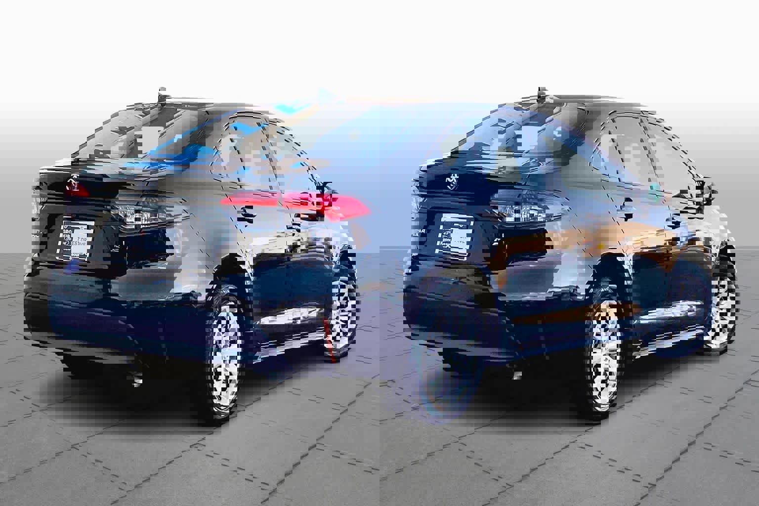 Used 2023 Toyota Corolla LE image 4