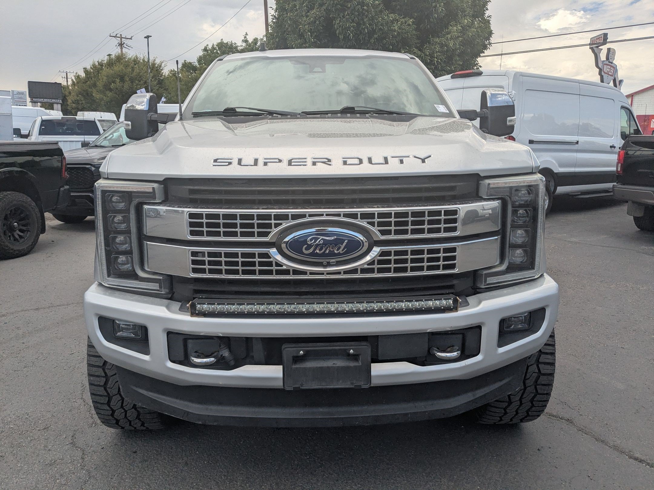 Certified 2019 Ford F350 Platinum w/ Platinum Ultimate Package AWD/4WD image 11