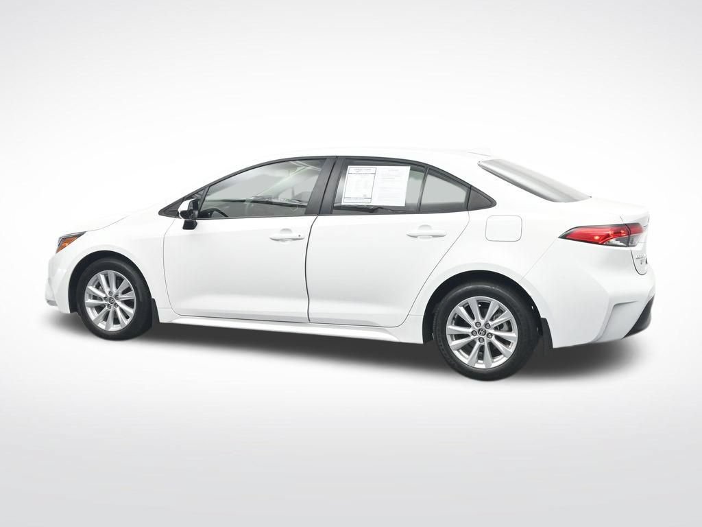 Used 2025 Toyota Corolla LE w/ LE Premium Package FWD image 10