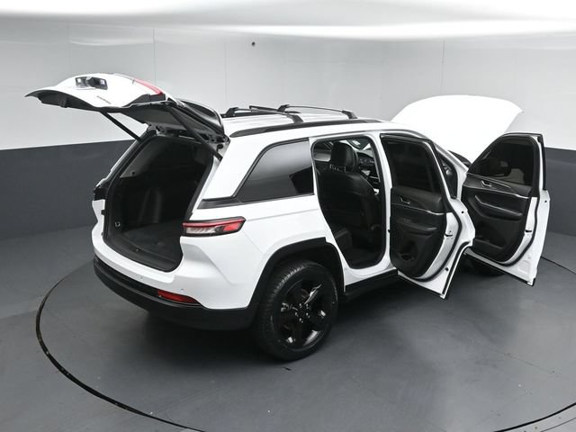Used 2023 Jeep Grand Cherokee Limited w/ Black Appearance Package AWD/4WD image 58