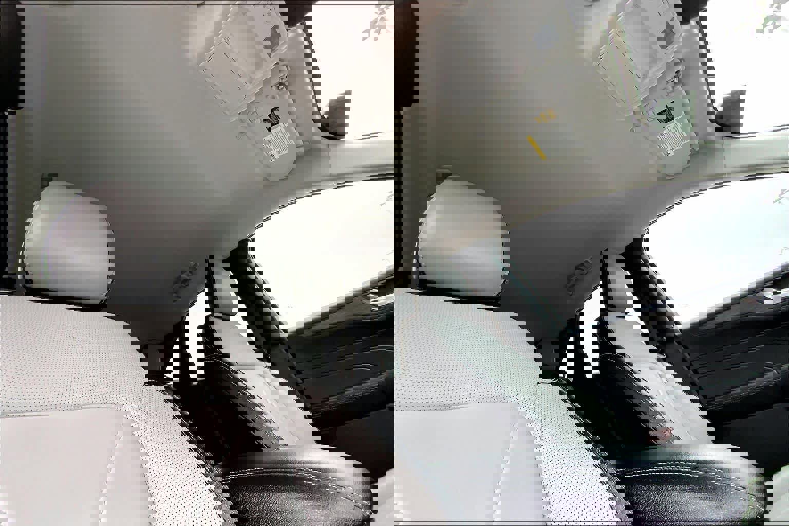 Certified 2025 Ford Escape SE w/ PHEV Premium Package image 13