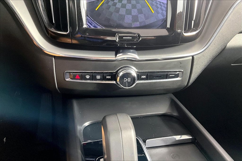 Used 2022 Volvo XC60 B5 Momentum FWD image 33