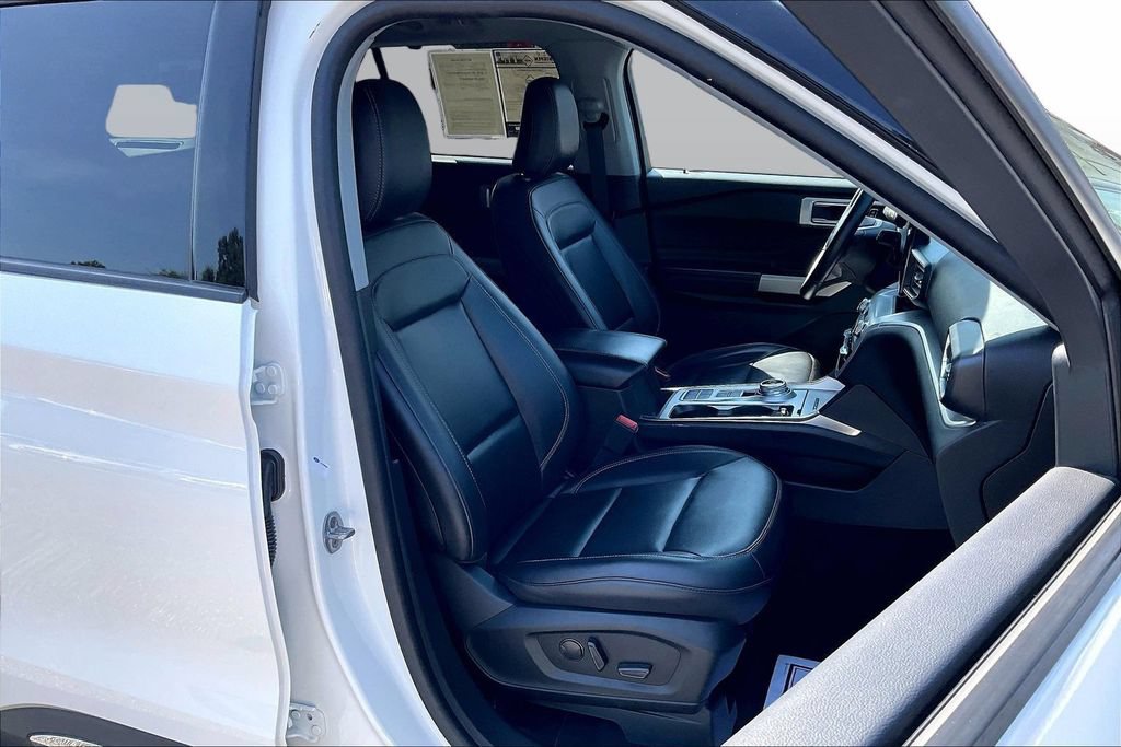 Certified 2023 Ford Explorer XLT w/ Equipment Group 202A RWD image 7