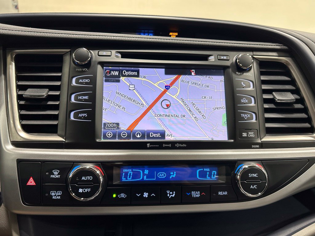 Used 2019 Toyota Highlander XLE AWD/4WD image 16