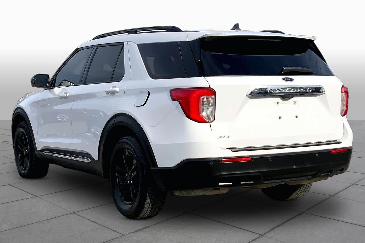 Certified 2021 Ford Explorer XLT RWD image 12