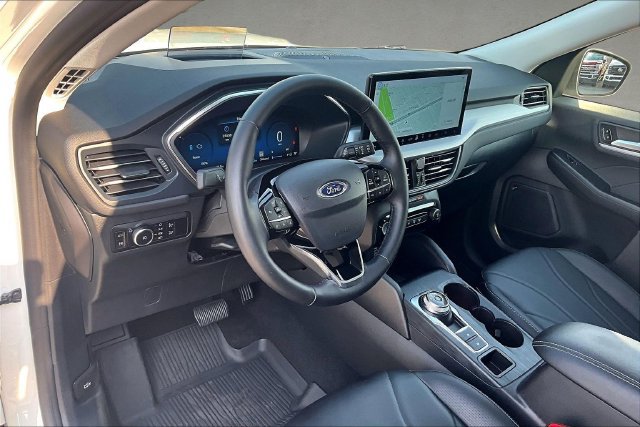 Certified 2025 Ford Escape SE w/ PHEV Premium Package FWD image 10