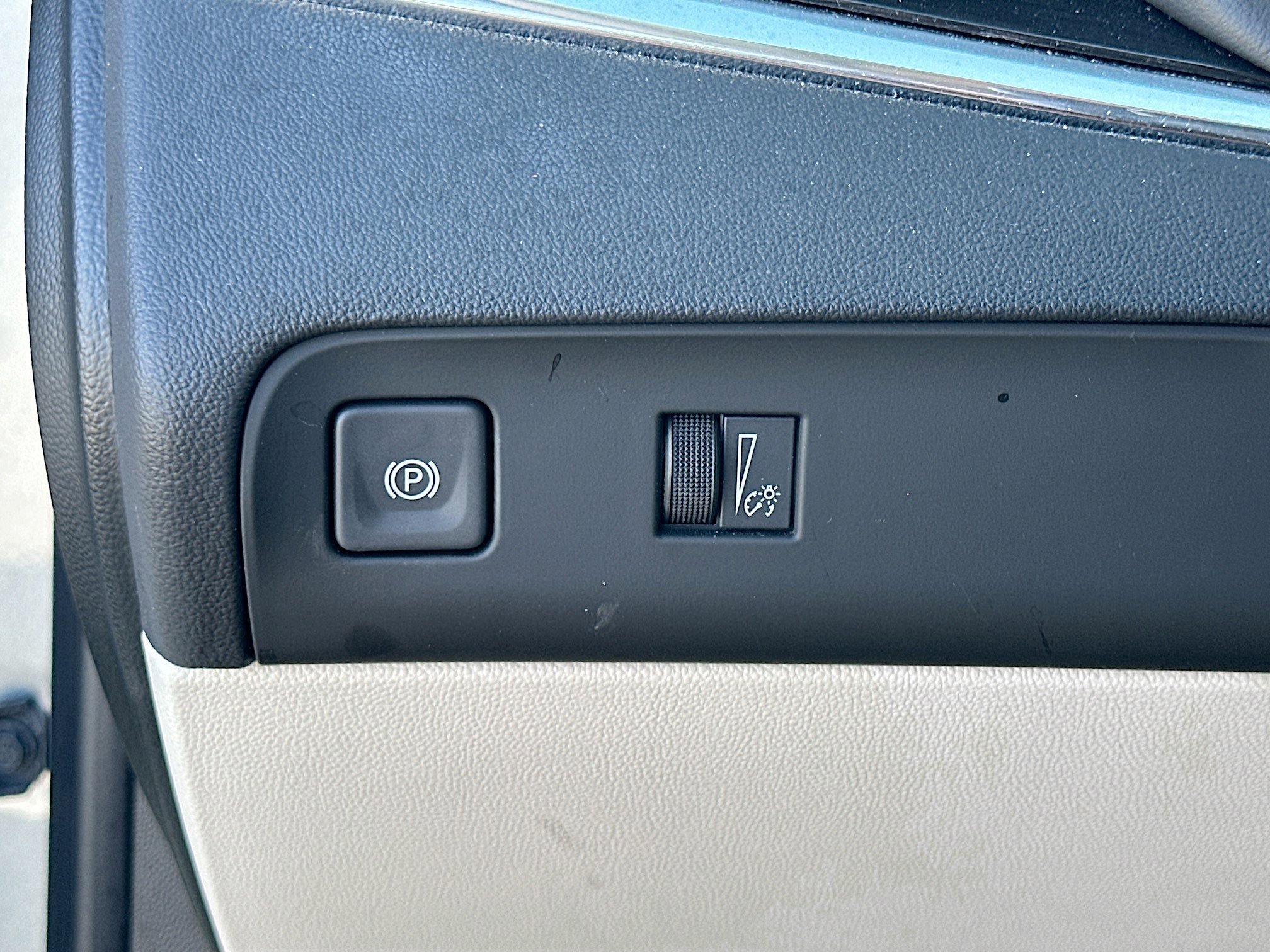 Used 2024 Buick Enclave Essence image 10