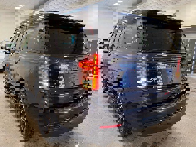 Used 2023 Chevrolet Tahoe RST w/ Luxury Package image 2