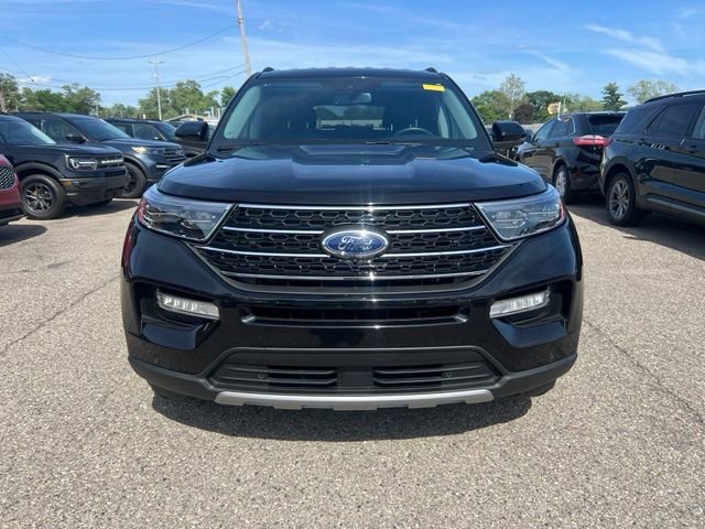 Certified 2023 Ford Explorer XLT w/ Equipment Group 202A AWD/4WD image 2