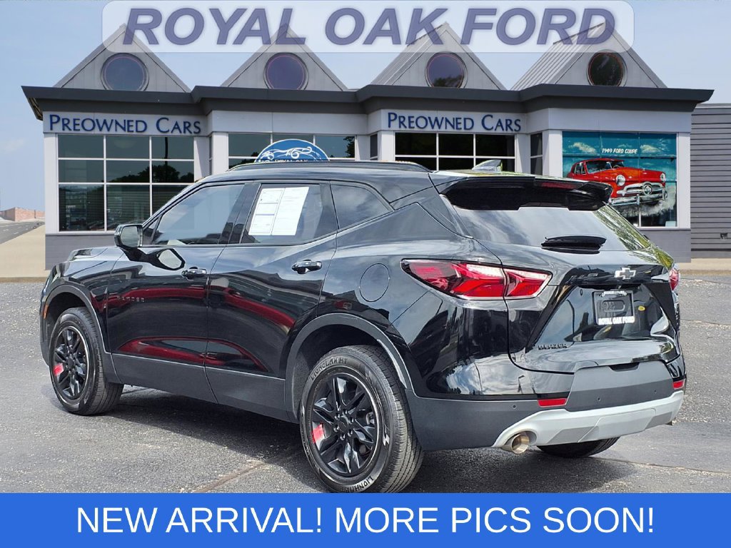Used 2022 Chevrolet Blazer LT FWD image 2