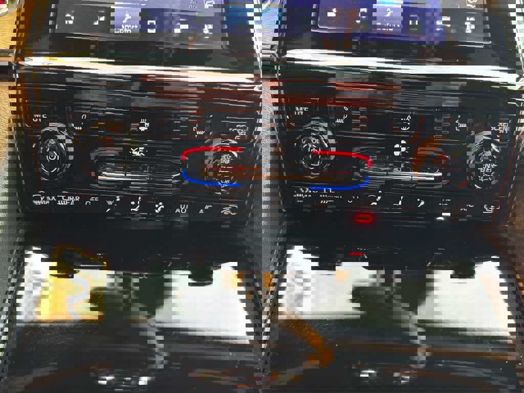 Used 2023 Jeep Grand Cherokee Altitude image 28