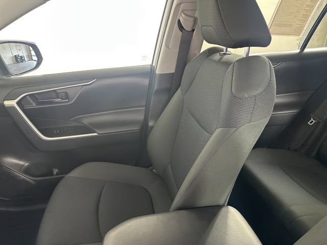 Used 2024 Toyota RAV4 LE AWD/4WD image 28