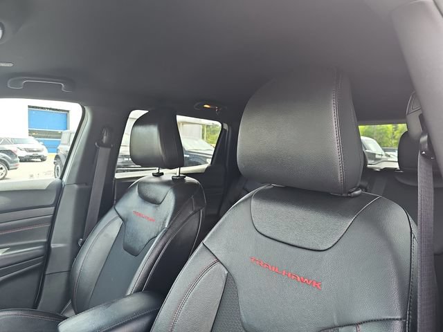 Used 2025 Jeep Compass Trailhawk AWD/4WD image 15