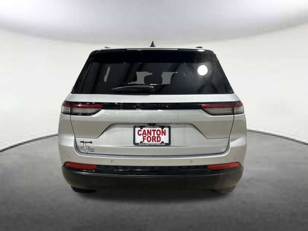 Used 2024 Jeep Grand Cherokee Altitude image 4