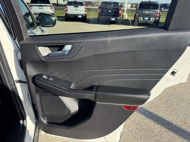 Certified 2022 Ford Escape Titanium w/ Class II Trailer Tow Package image 32